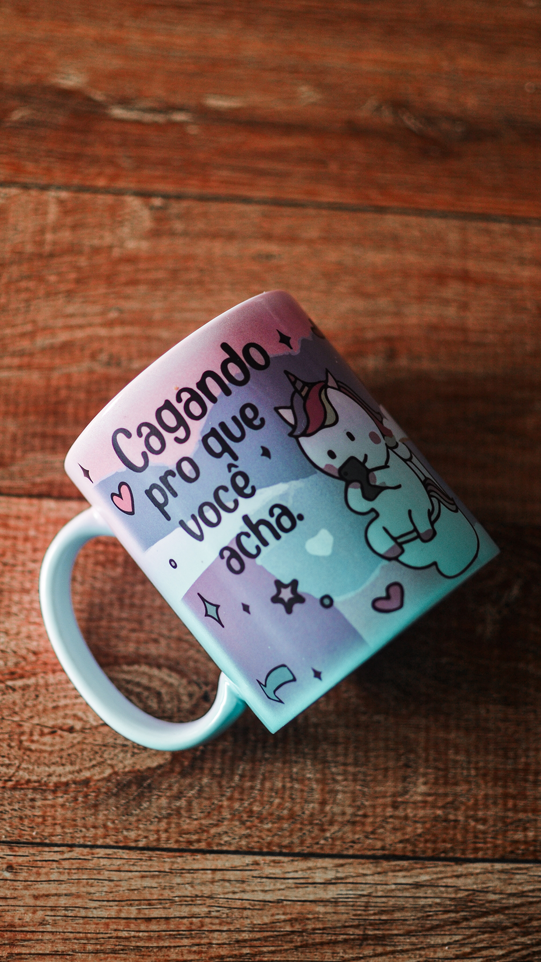 CANECA-BICOLOR-FRASE-CAGANDO-PARA-OQUE-VOCE-ACHA-