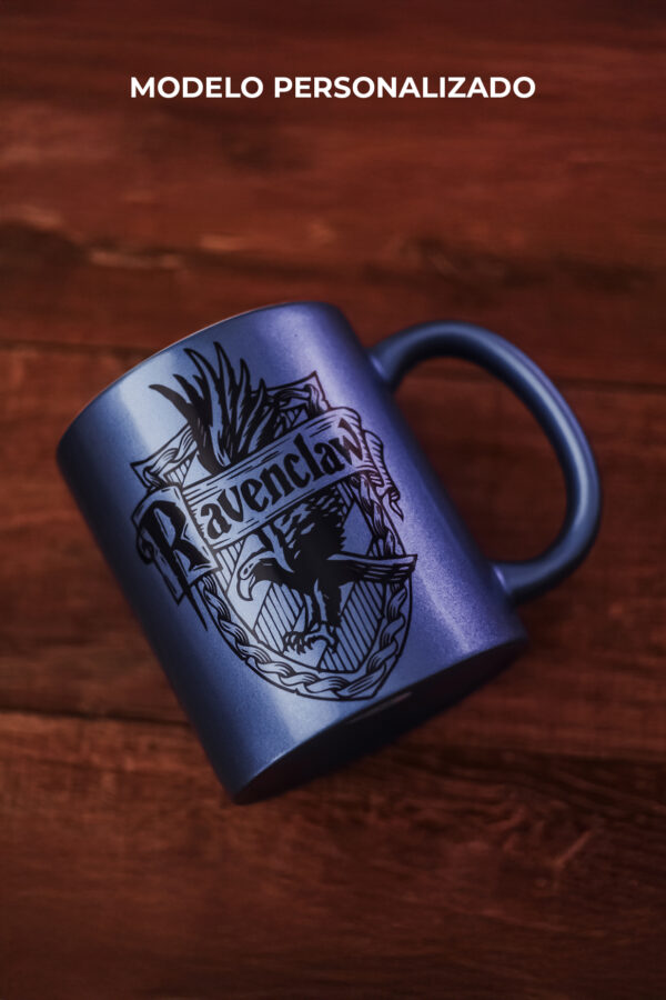 JONES-RODRIGUES-MOCKUP-CANECA-SITE-AZUL-METALICO