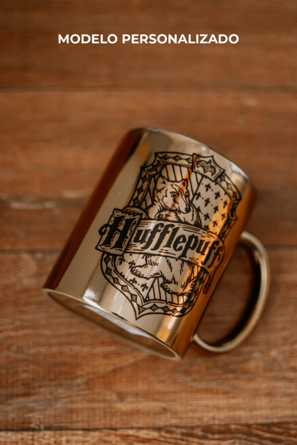 JONES-RODRIGUES-MOCKUP-CANECA-SITE-DOURADO